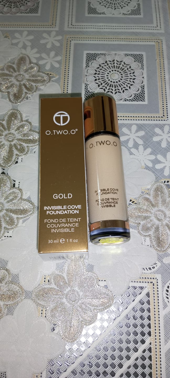Customer photo review of O.TWO.O INVISIBLE COVER FOUNDATION