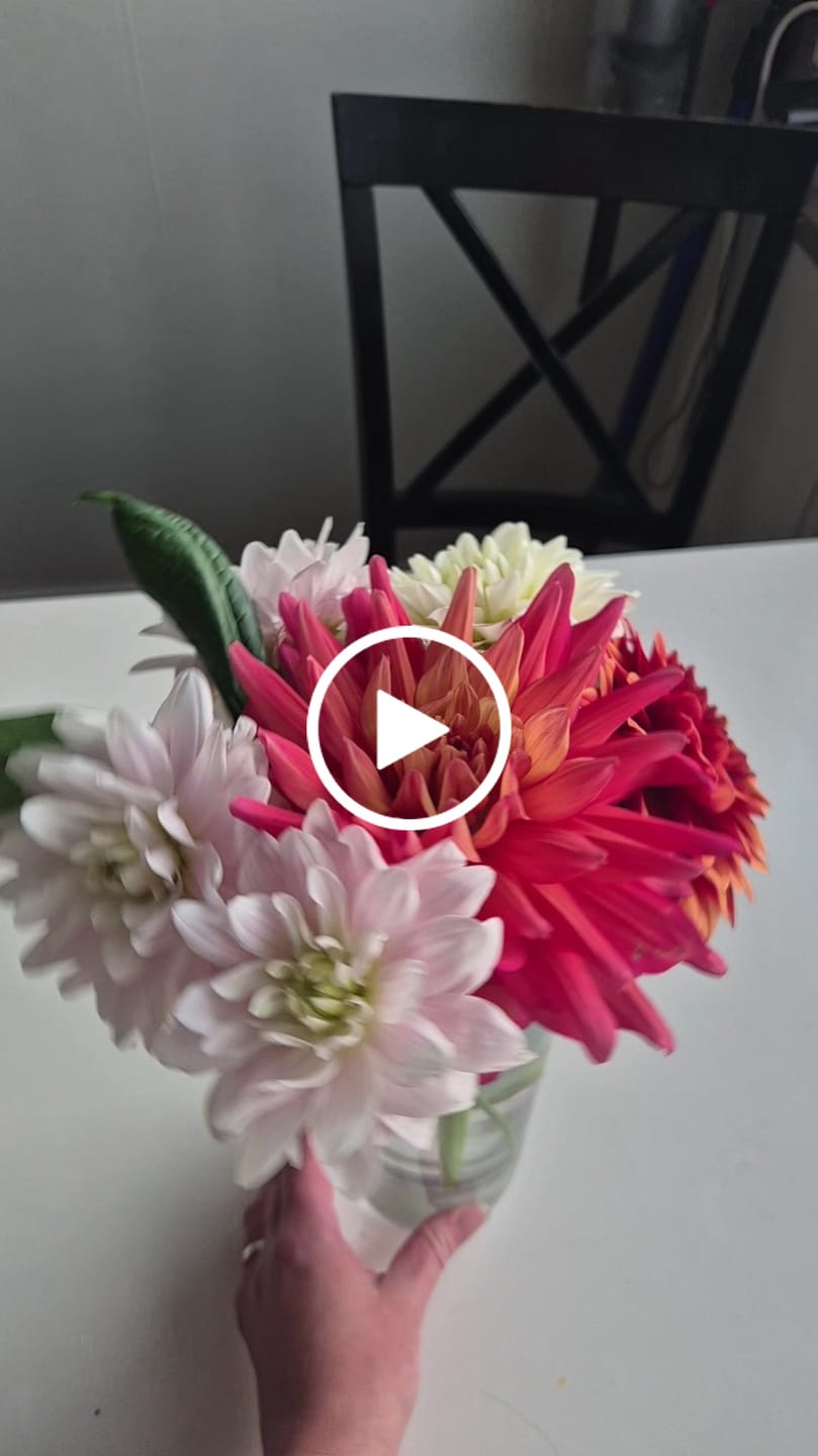 Customer video review of Hanataba Crystal Clear - Bouquet Twister