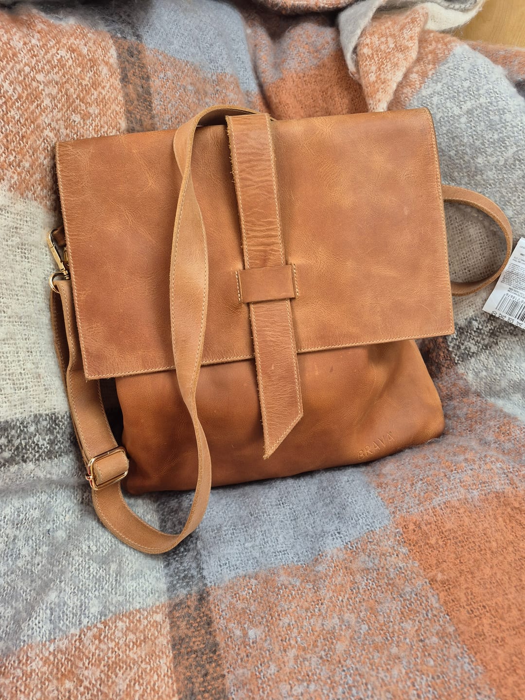 Customer photo review of Bandolera de cuero modelo PAZ tostado