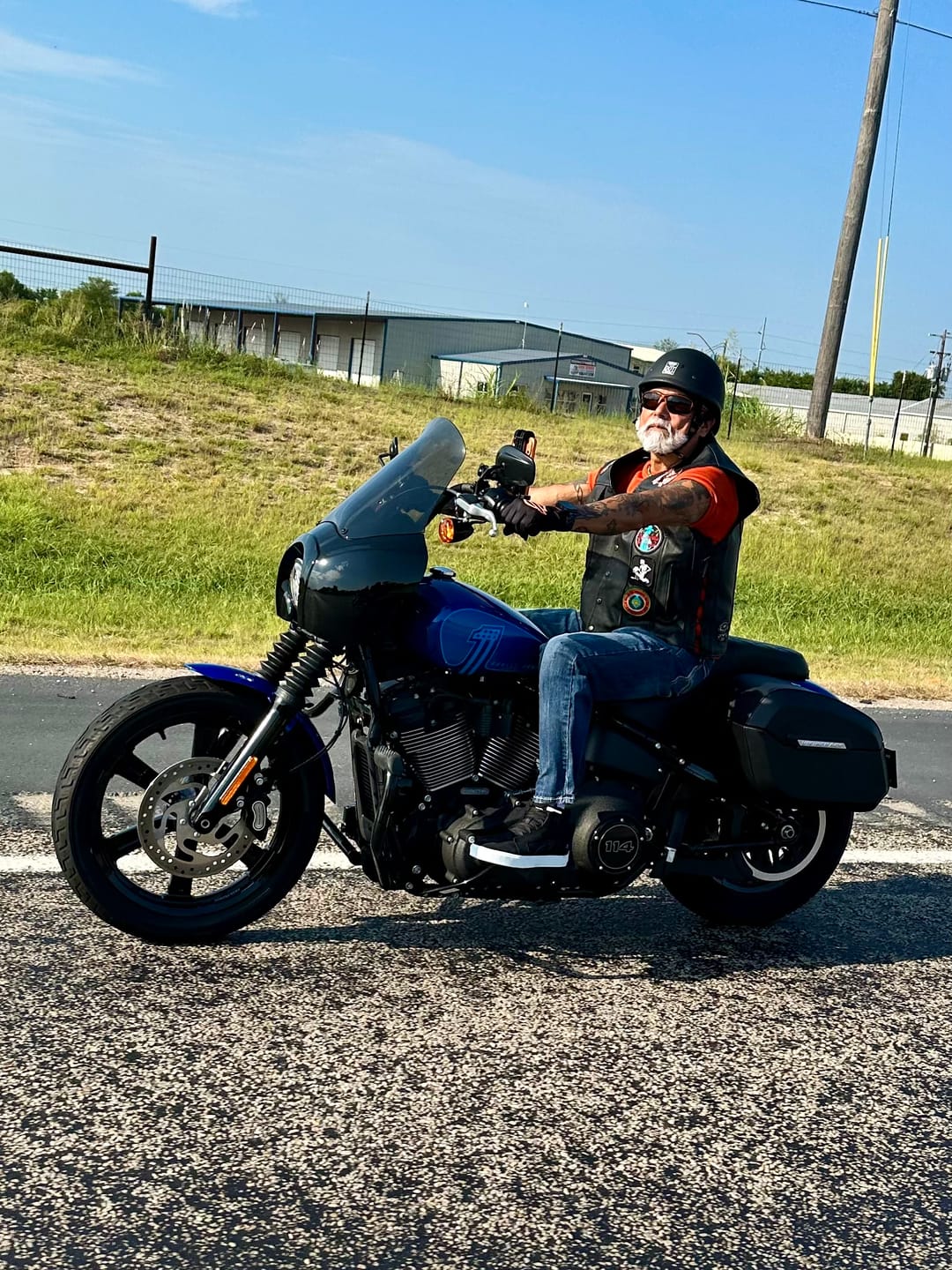 Customer photo review of 32L - Darkin Large Quick Mount Leather Wrapped Hard Saddlebags for Harley Softail Street Bob FXBB/S