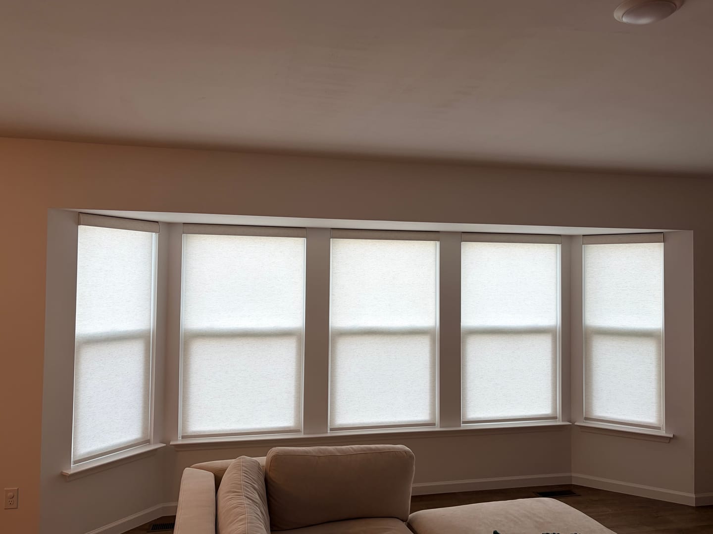 Customer photo review of SmartWings Motorized Light Filtering Roller Shades 70% Blackout Linen