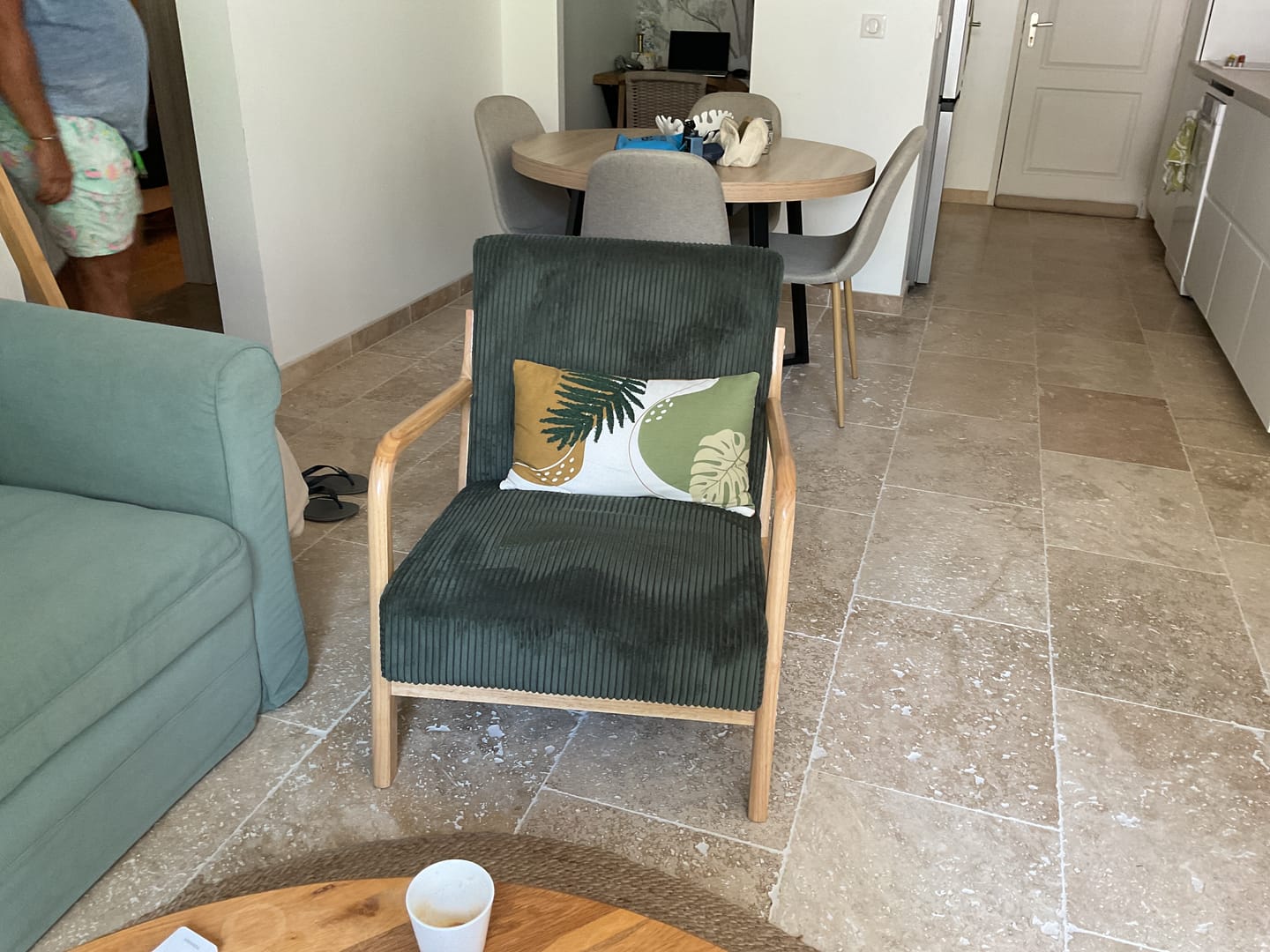 Customer photo review of OHAMA - Fauteuil de salon en bois massif et velours côtelé vert