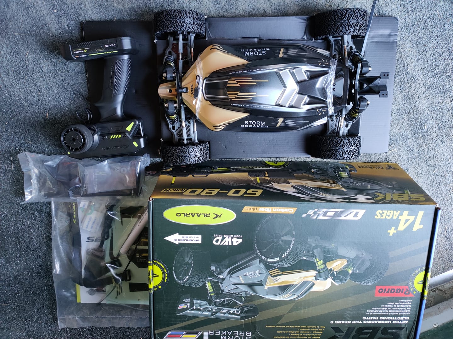 Customer photo review of Rlaarlo Storm Breaker 1/10 Carbon Fiber Brushless RTR 4WD Buggy | SBK10