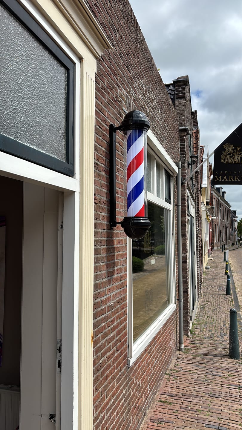 Customer photo review of Dita Barber Pole 98cm Zwart LED – Draaiende Kapperspaal Classic