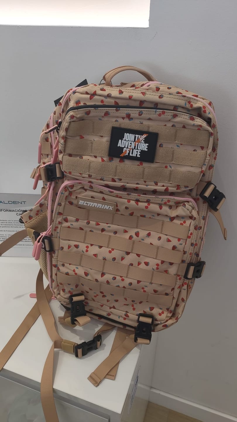 Customer photo review of Mochila Táctica V1 45L All in Strawberry