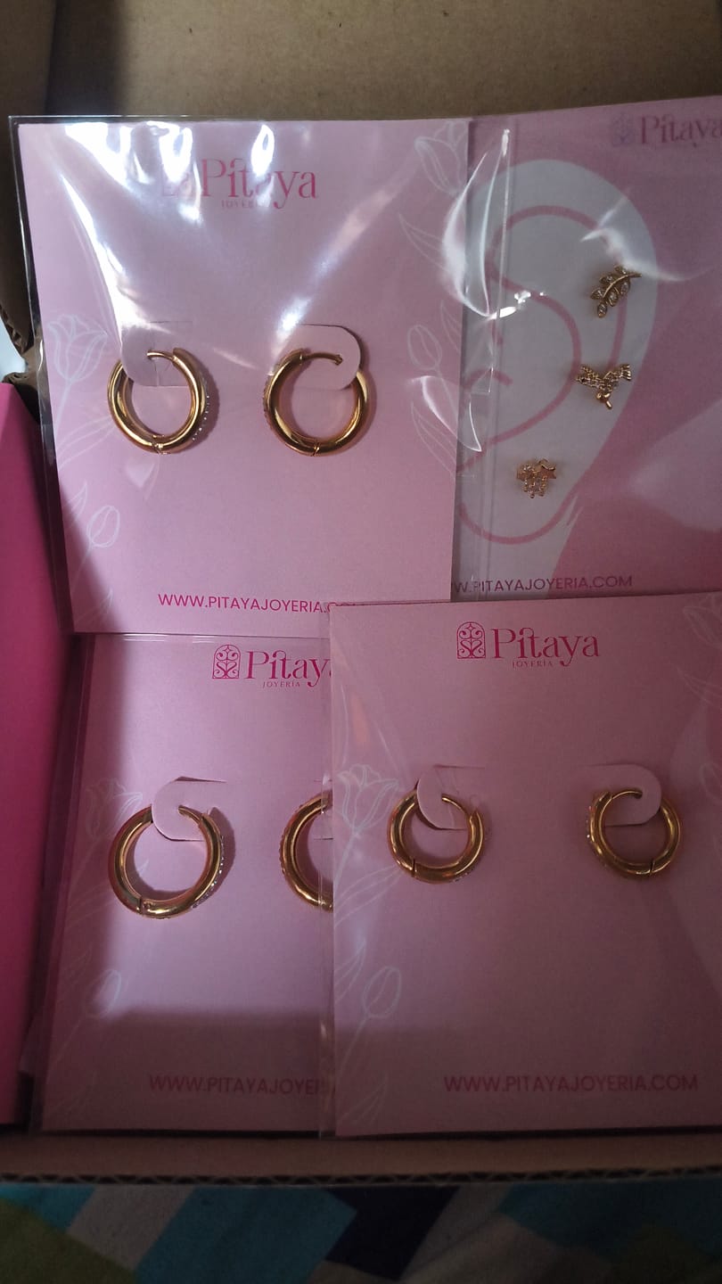 Customer photo review of Piercing Colibrí