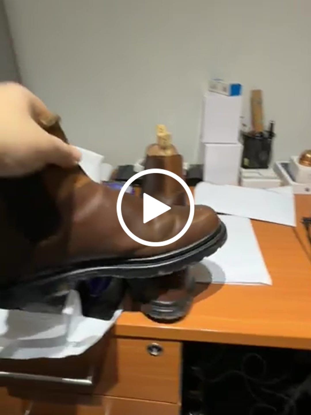 Customer video review of Kit Limpieza Mantención Cuero Graso Liso Botines Zapatos Renovador