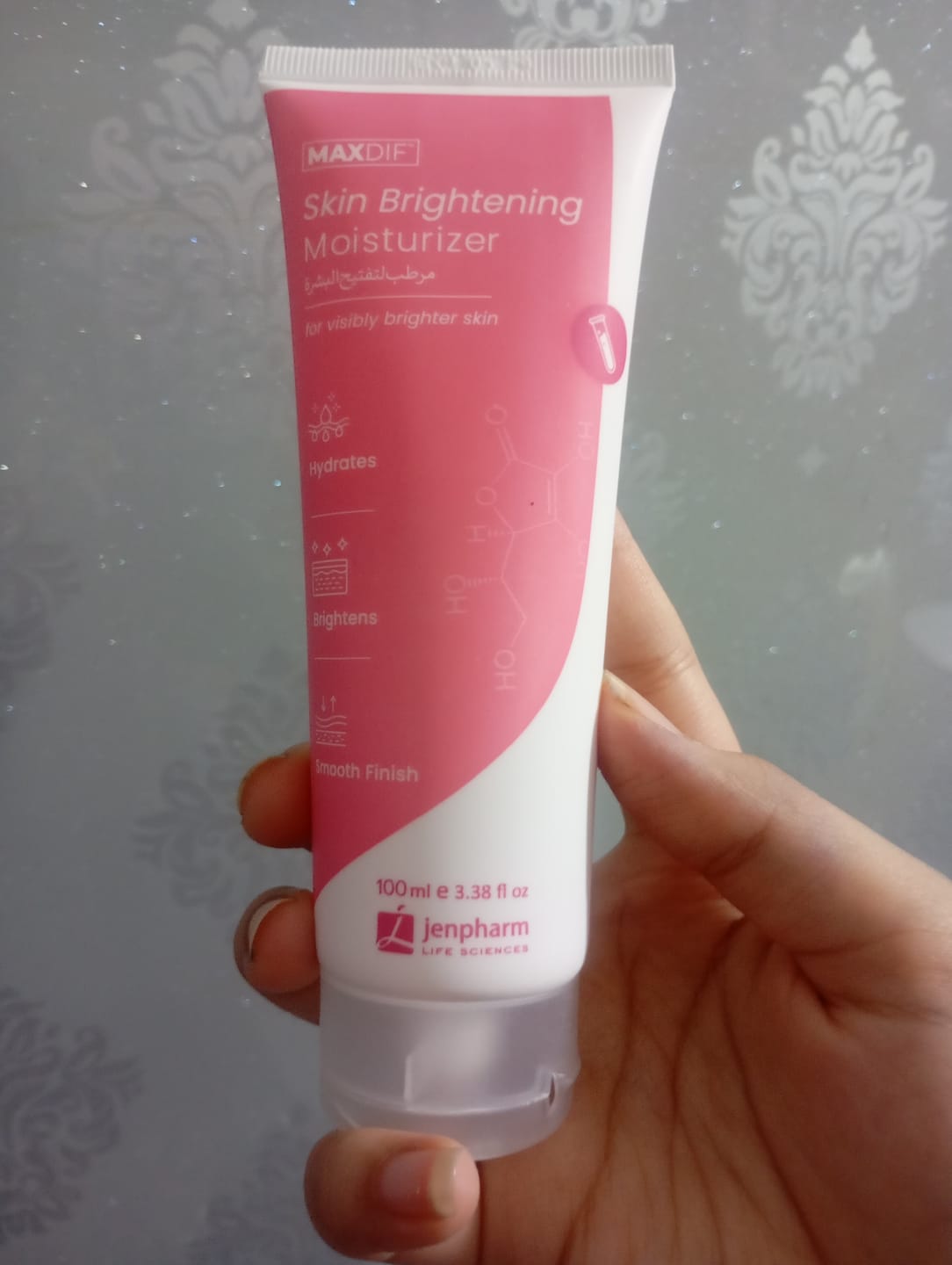 Customer photo review of Maxdif Brightening Moisturizer