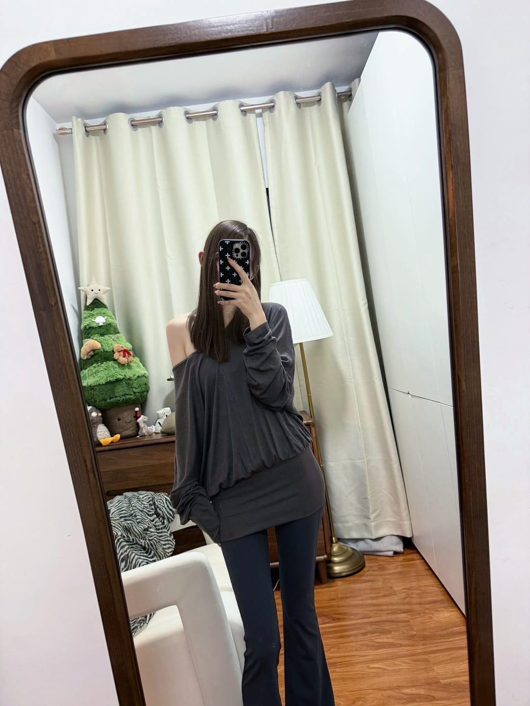 Customer photo review of IAMXIAA Relaxed V-Neck Knit Long Sleeve Top