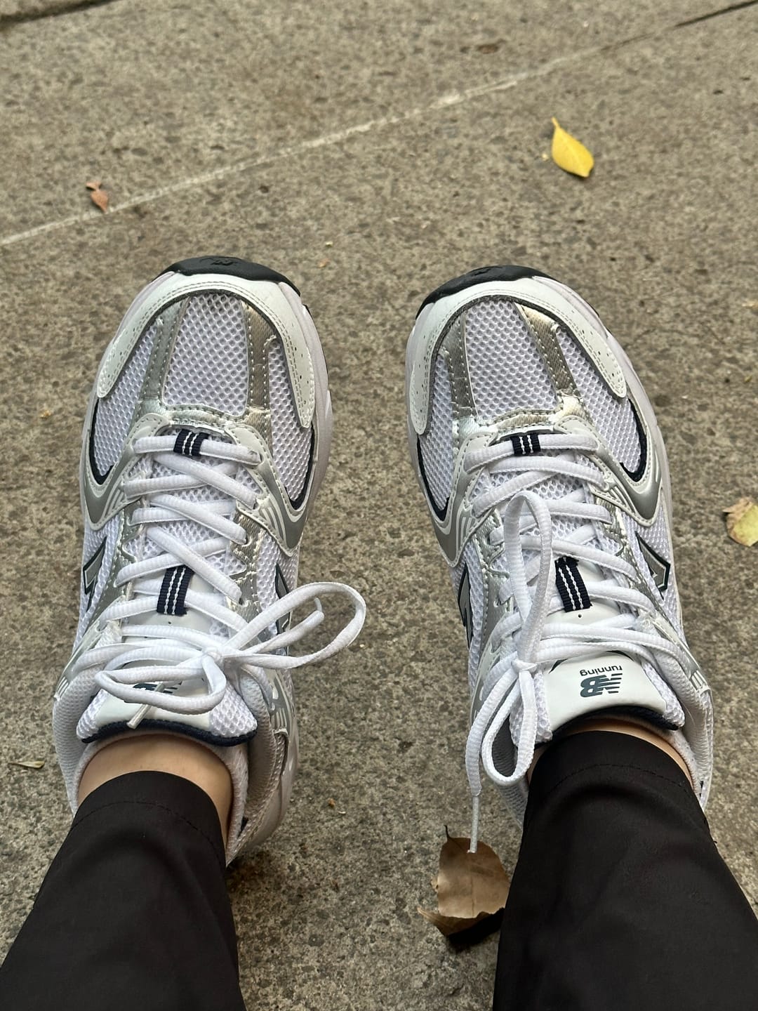 Customer photo review of Tenis New Balance 530 Blanco Plateado México – Estilo Retro Running