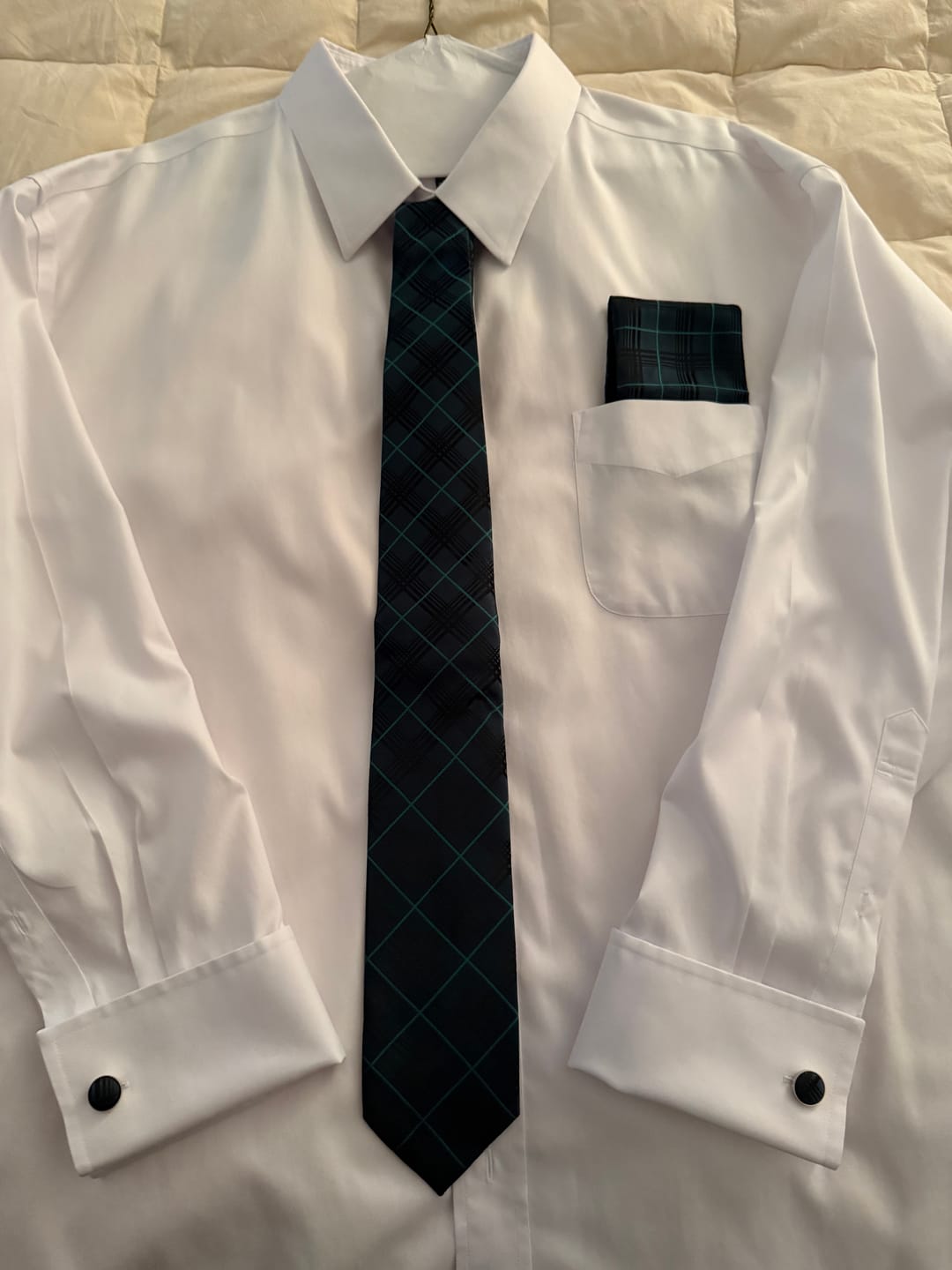 Customer photo review of Ties2you Mens Hunter Green Tie Plaid Silk Necktie Pocket Square Cufflinks Set