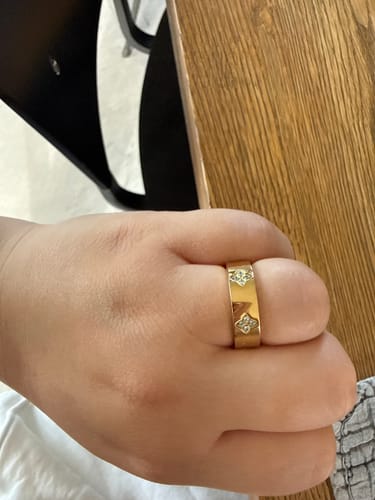 Reviewer wearing a gold Eloise Birthstone Ring featuring clover settings with sparkling stones on their finger.