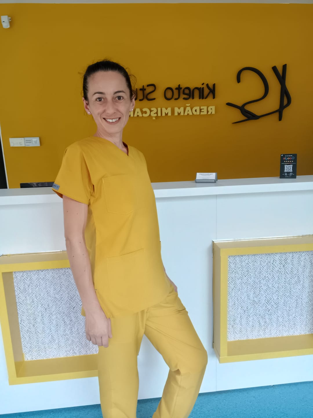 Customer photo review of Costum Medical Galben Inchis, Pentru Femei - Muștar - Model Classic