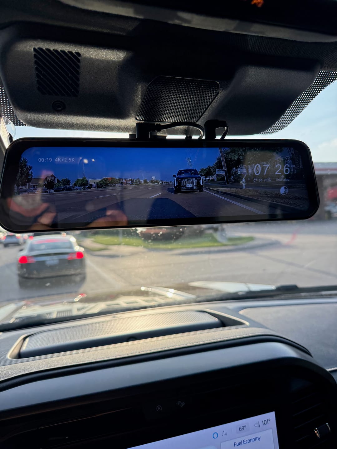 Customer photo review of WOLFBOX G900Pro 12MP WiFi Touch Screen Rear View Mirror Dash Cam Smart Mirror