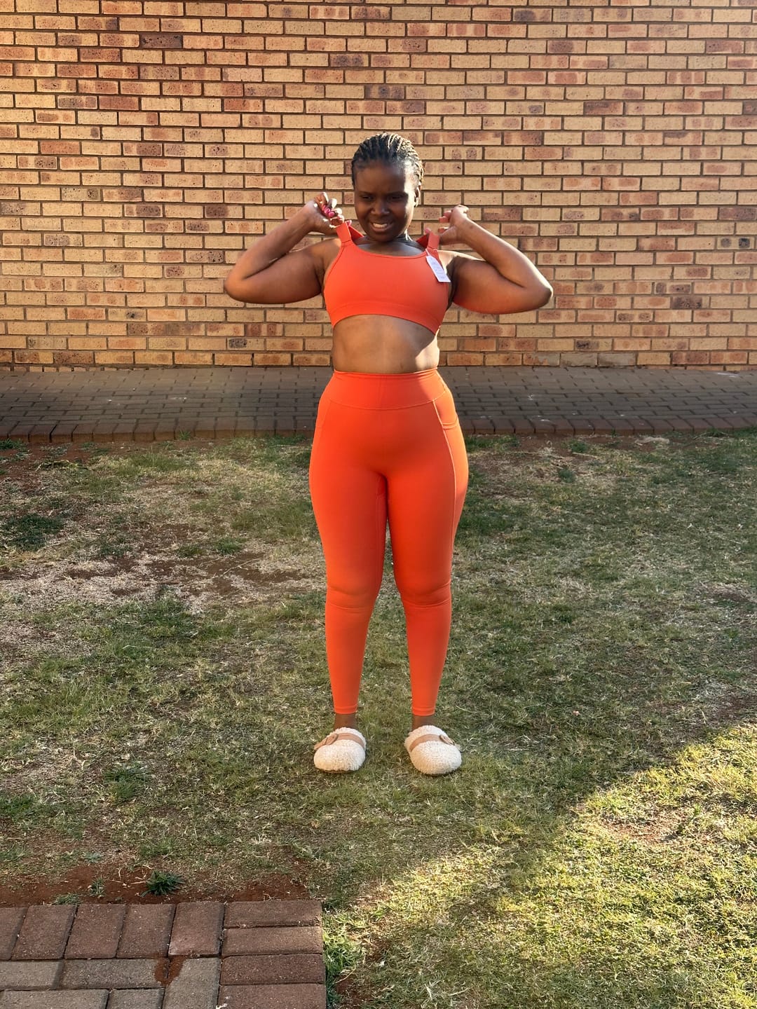 Customer photo review of Adjustable Strap High Impact Sports Bra & Pocket Leggings Set