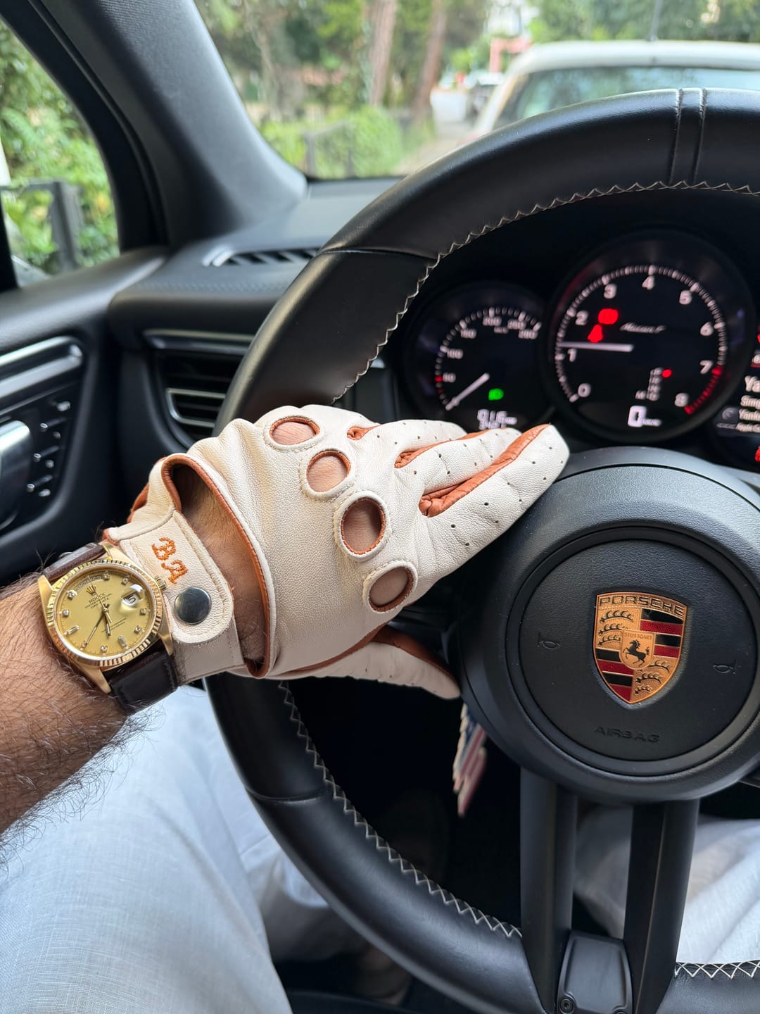 Customer photo review of Deri Sürücü Eldiveni Taba Beyaz