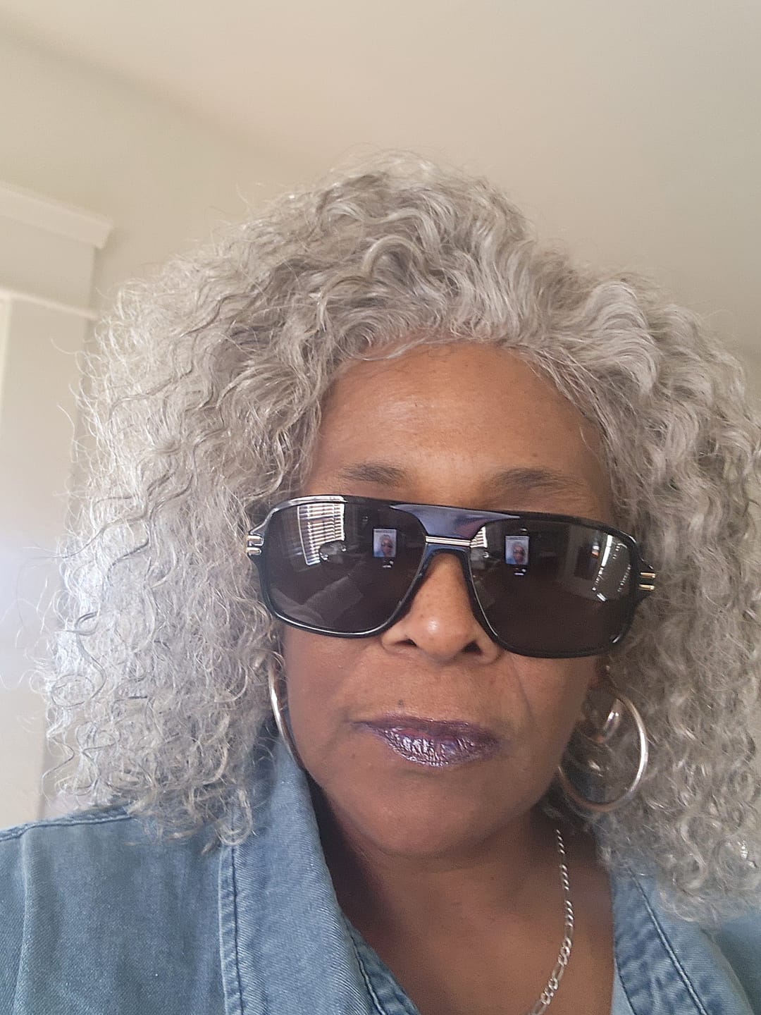 Customer photo review of Luvwin 13x4 Salt & Pepper Bouncy Curls Glueless Grey Wig 100% Human Hair