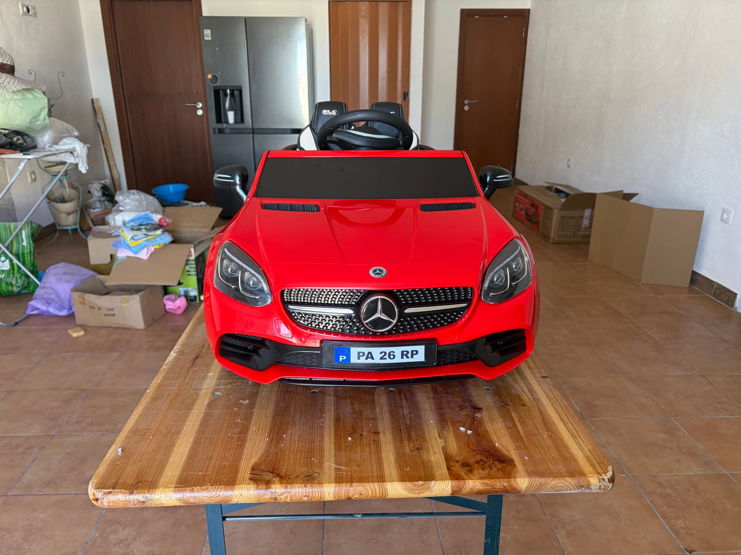 Customer photo review of Carro Elétrico para criança MERCEDES CLS 350 12v Vermelho c/ RODAS DE BORRACHA & ASSENTO EM PELE