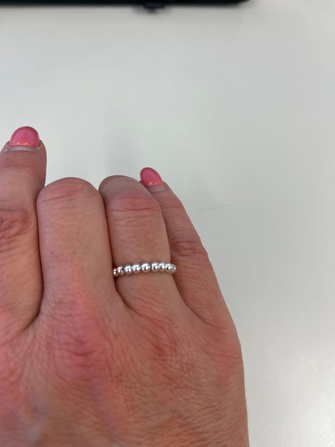 Customer photo review of Flex-Ring versilbert, passt elastisch bis Größe 54, nickelallergiefrei