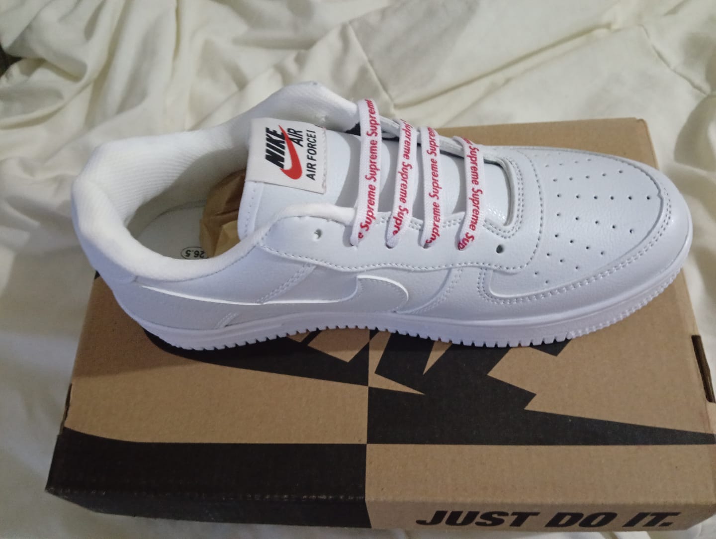 Customer photo review of Tenis 270 Blanco Supreme