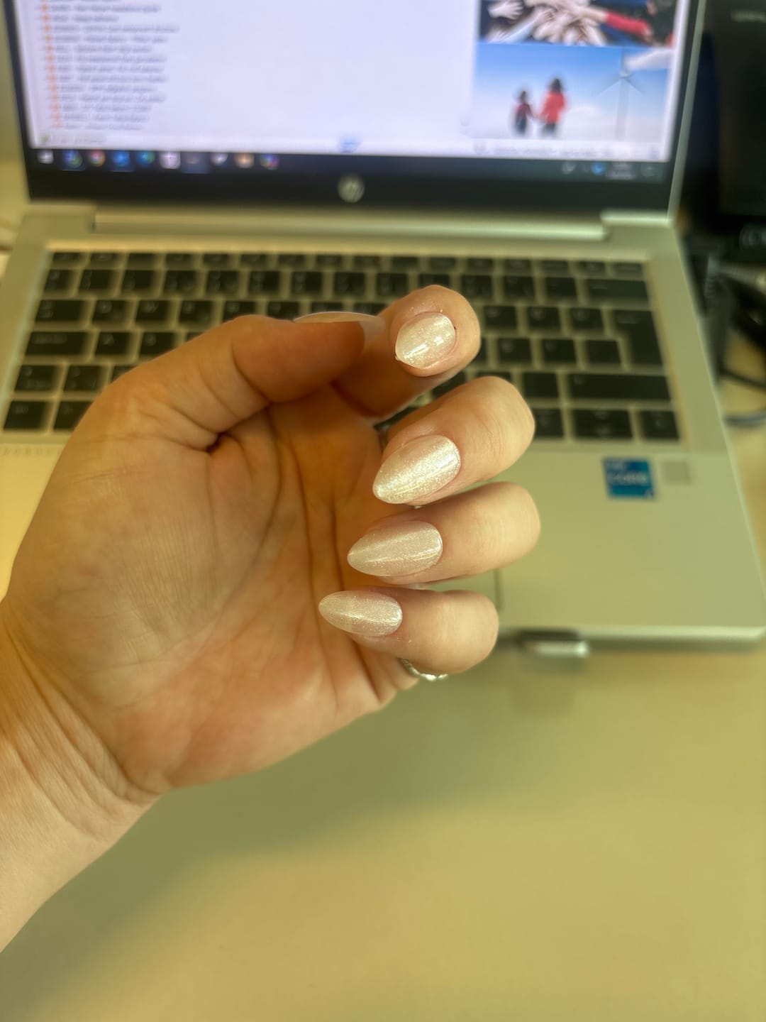Customer photo review of Pearl Mist - Short Almond - 30 Adet Takma Tırnak