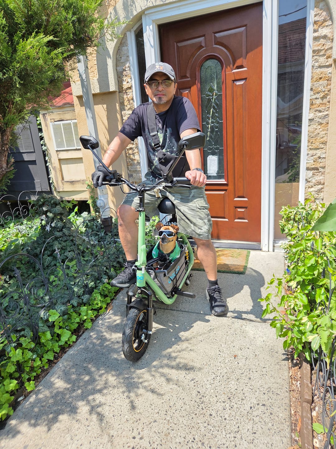 Customer photo review of Gyroor C1Pro 800W(Peak) Foldable Electric Scooter – Dual Baskets for Cargo & Pets