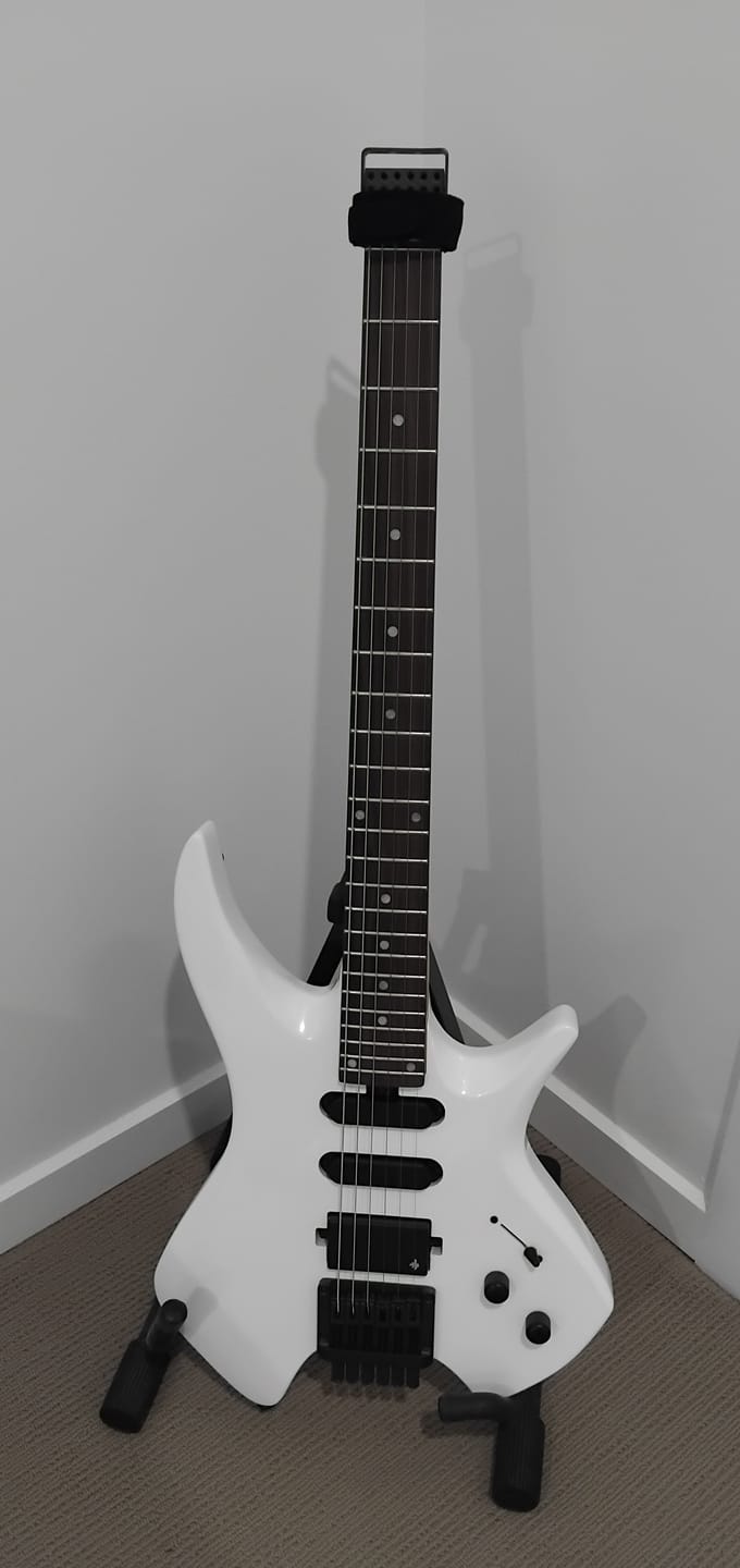Customer photo review of Donner HLX-500 Headless Electric Guitar (NHL-500)