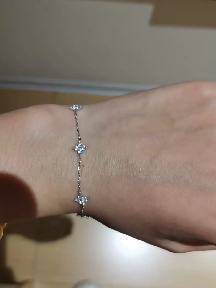 Customer photo review of Petale Bracelet