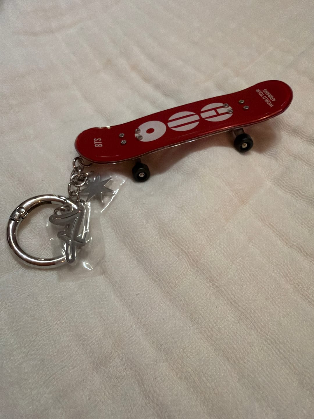 Customer photo review of [2ND PRE-ORDER] BTS - ARIRANG WORLD TOUR OFFICIAL MD MINI SKATEBOARD KEYRING