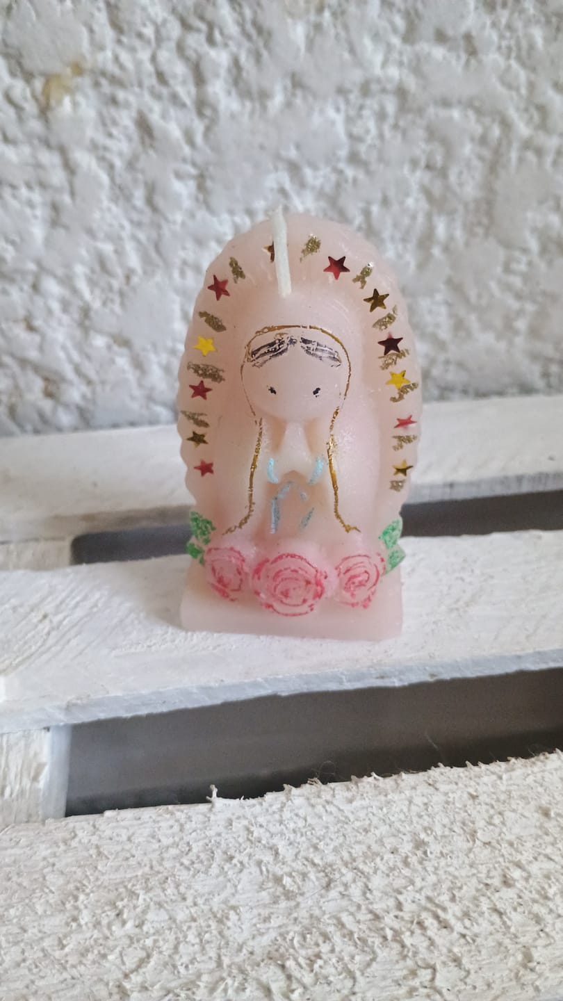 Customer photo review of Molde Virgencita con Flores 3D