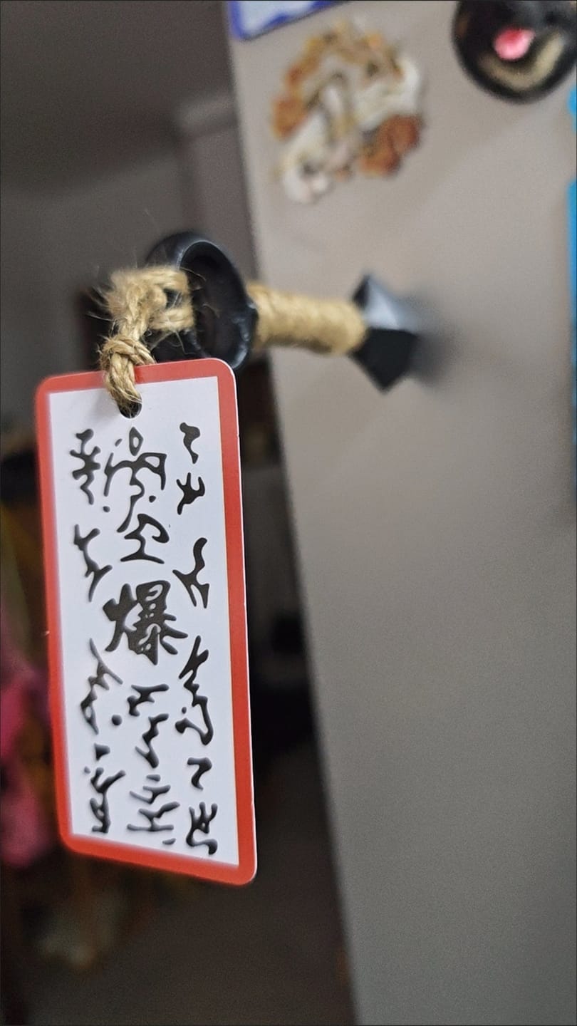 Customer photo review of Kunai Shuriken Explosive Tag Fridge Magnet