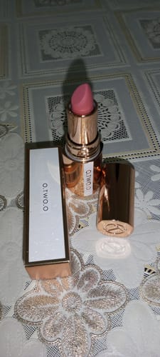 Customer photo review of O.TWO.O MISTY KISS LOCK COLOUR MATTE LIPSTICK