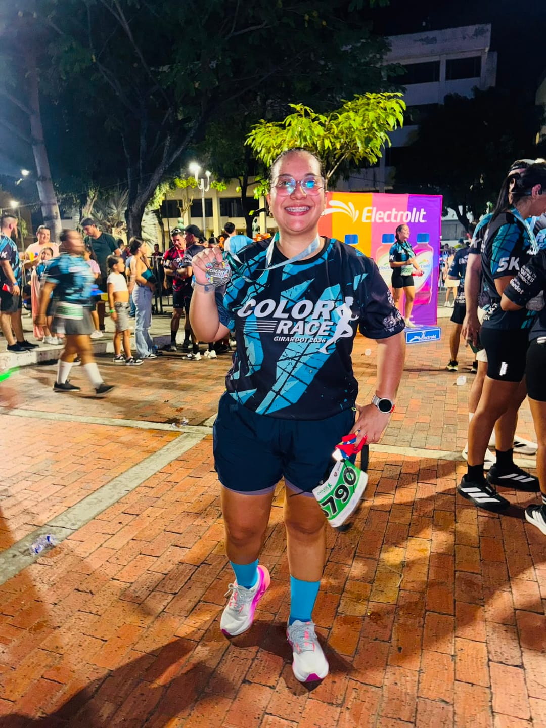 Customer photo review of Asics Novablast 5 Sunny Sizzle Mujer Sky Digital Sakura