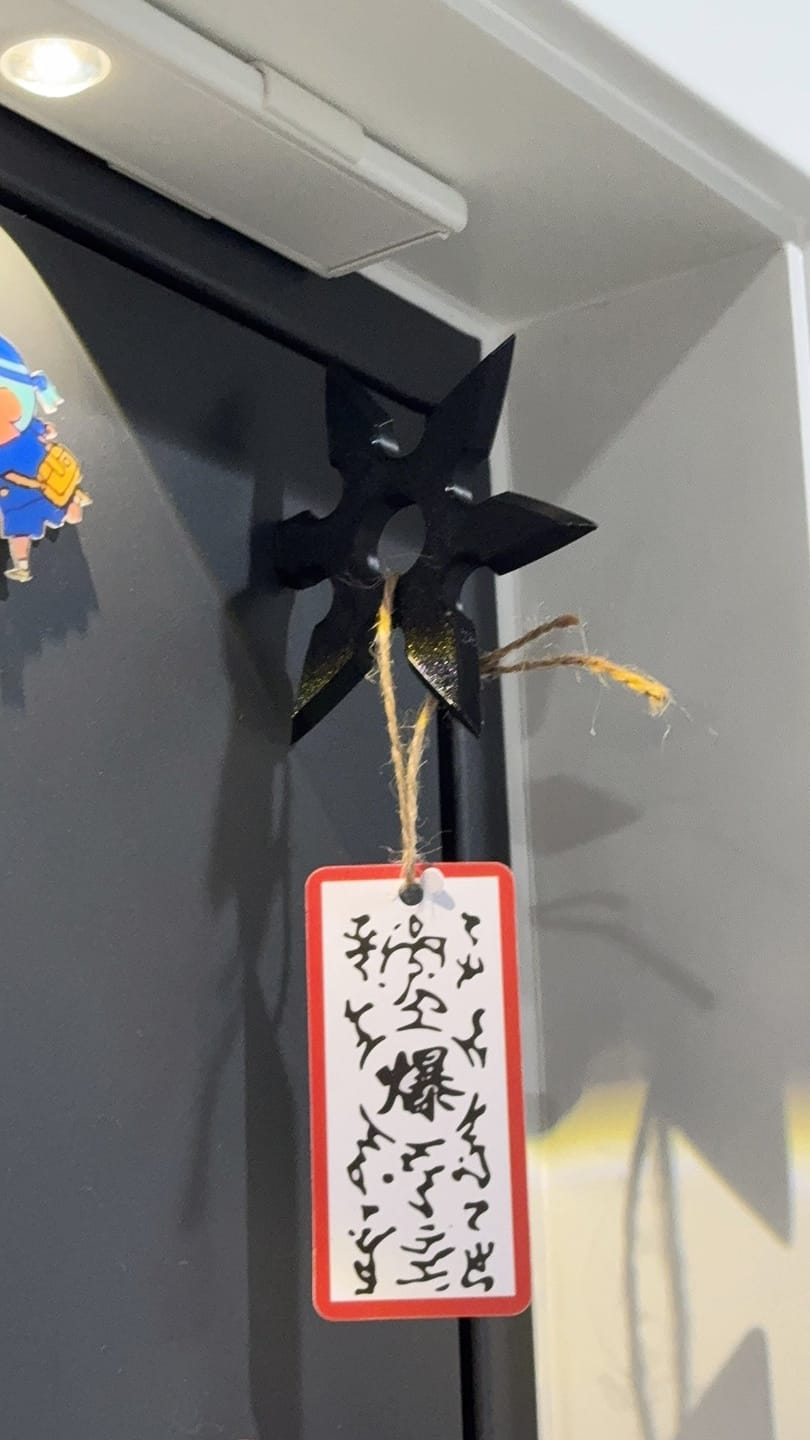Customer photo review of Kunai Shuriken Explosive Tag Fridge Magnet