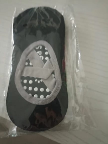 Customer photo review of Pack 6 Pares de Calcetines Antideslizantes Yoga Ballet Pilates Set Cortos