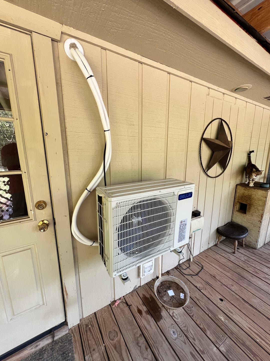 Customer photo review of DELLA  Wall Mounting Bracket for 6000-12000 BTU Single Zone Mini Split