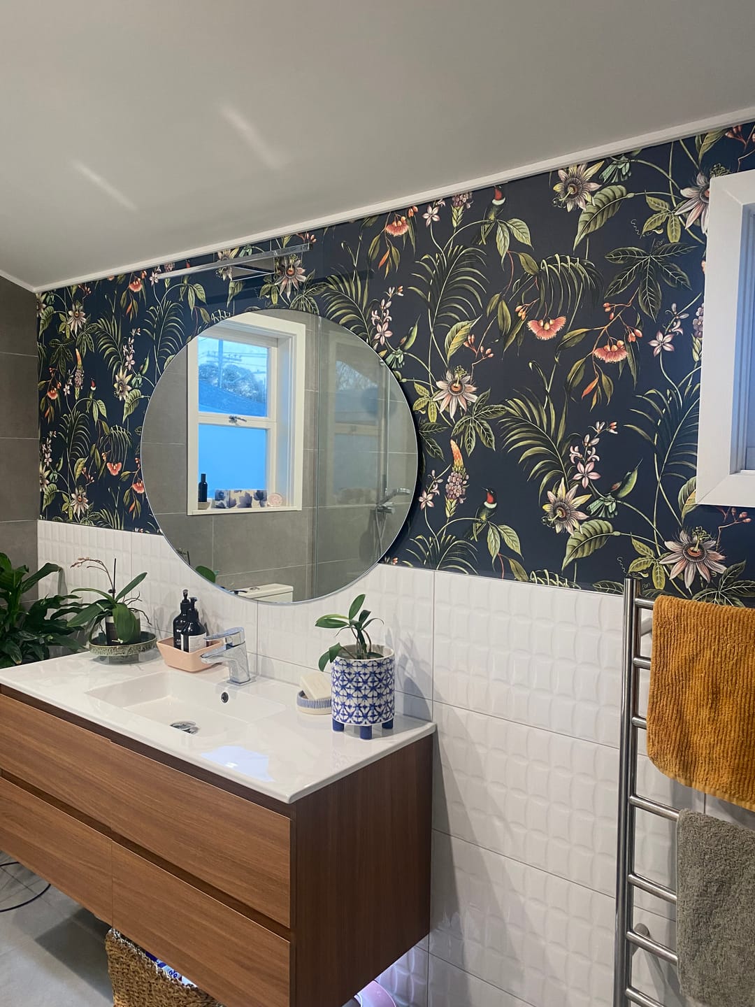 Customer photo review of Adilah Wallpaper - Dark