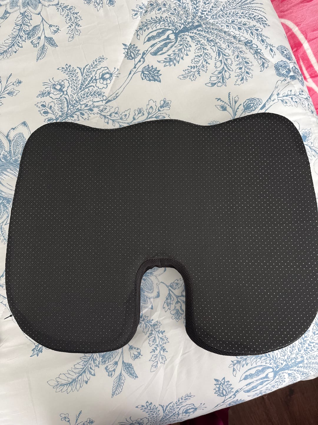 Customer photo review of Gel & Memory Foam Coccyx Seat Cushion for Pressure Relief