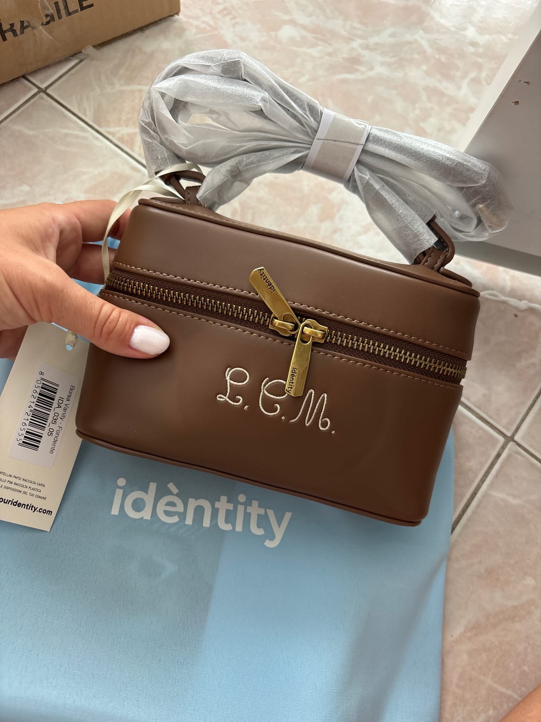 Customer photo review of Borsa Vanity - Fondente