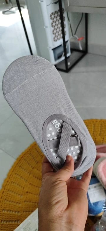 Customer photo review of Pack 6 Pares de Calcetines Antideslizantes Yoga Ballet Pilates Set Cortos