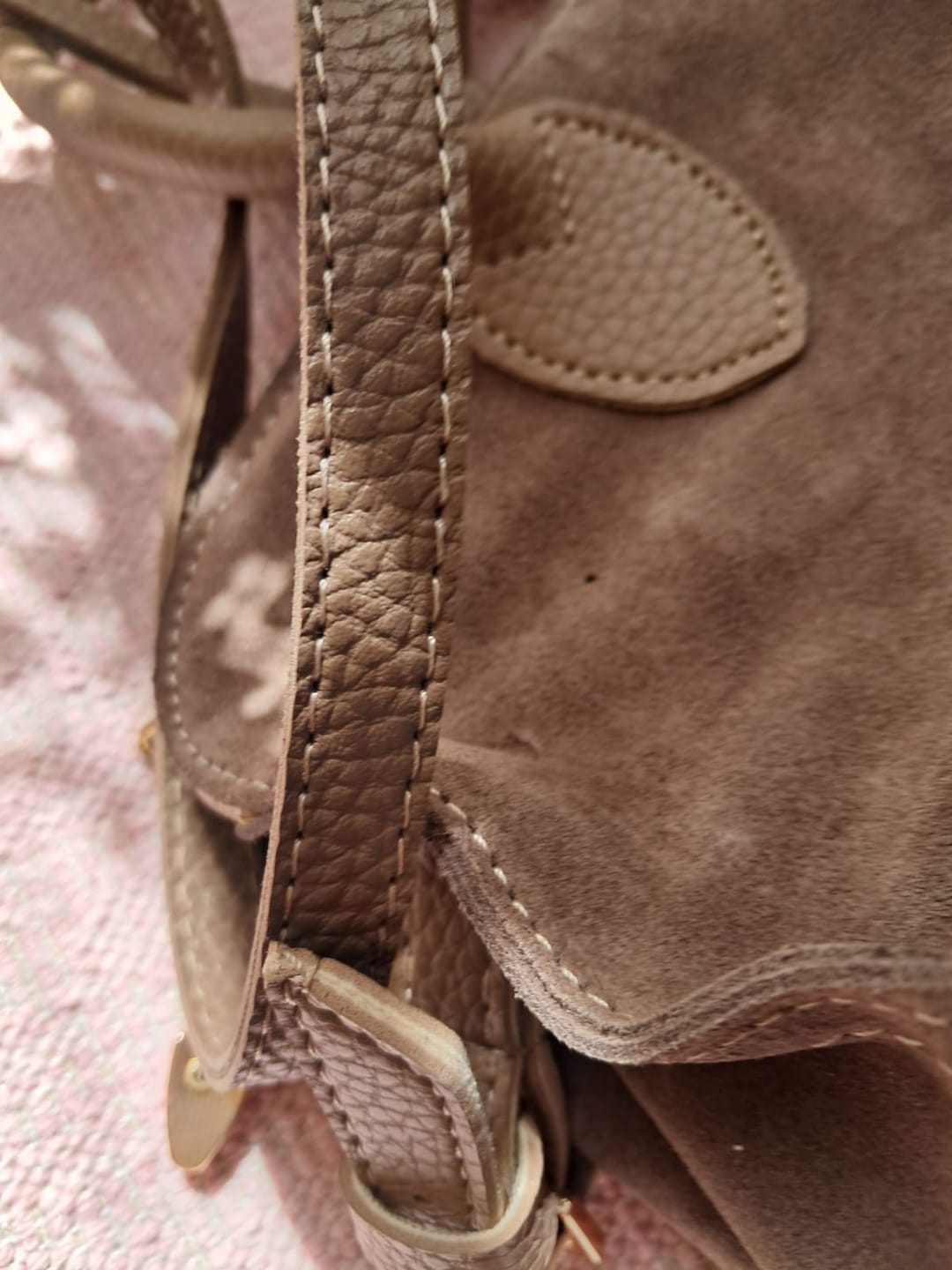 Customer photo review of Totem XL | Büyük Boy Hakiki Süet Deri El ve Omuz Çantası | Vizon