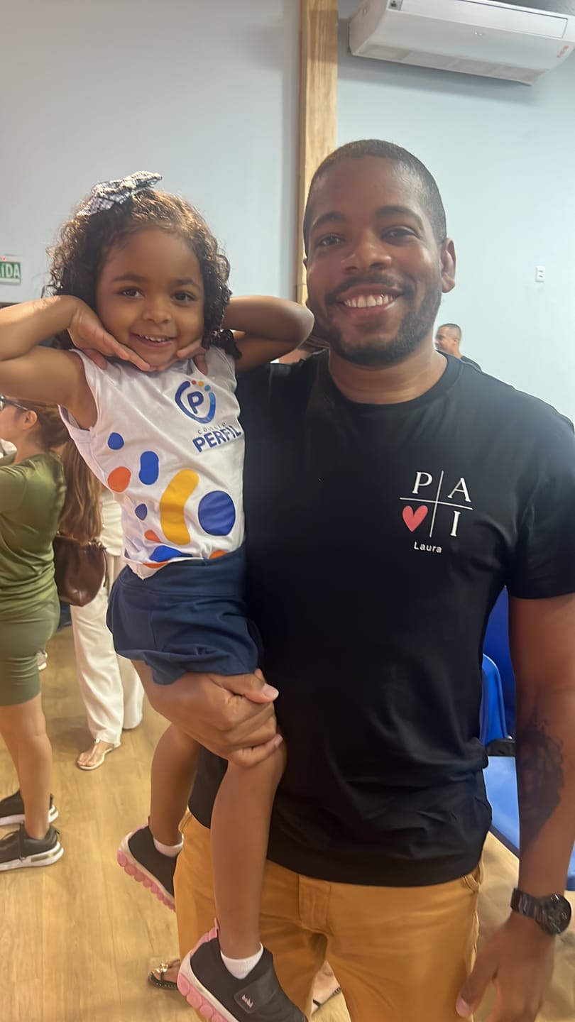 Customer photo review of Camiseta Personalizada PAI MINIMALISTA - Algodão Peruano