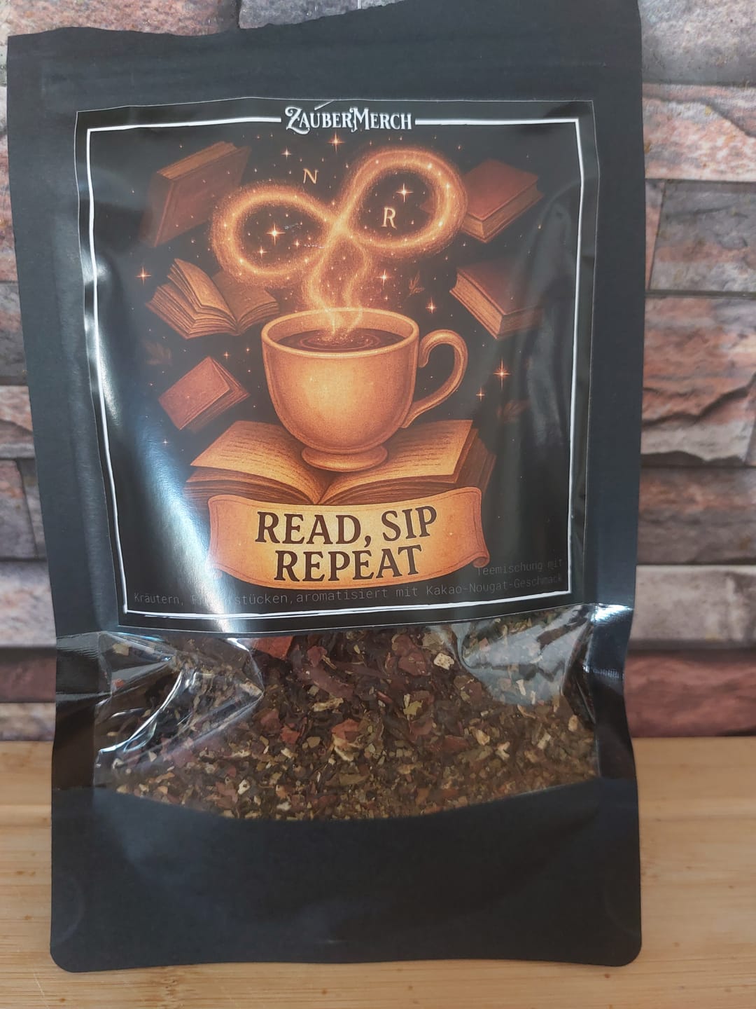Customer photo review of Read, Sip, Repeat – Pu Erh & Guayusa mit Kakao-Nougat-Geschmack | Limitierter Booklover Tee