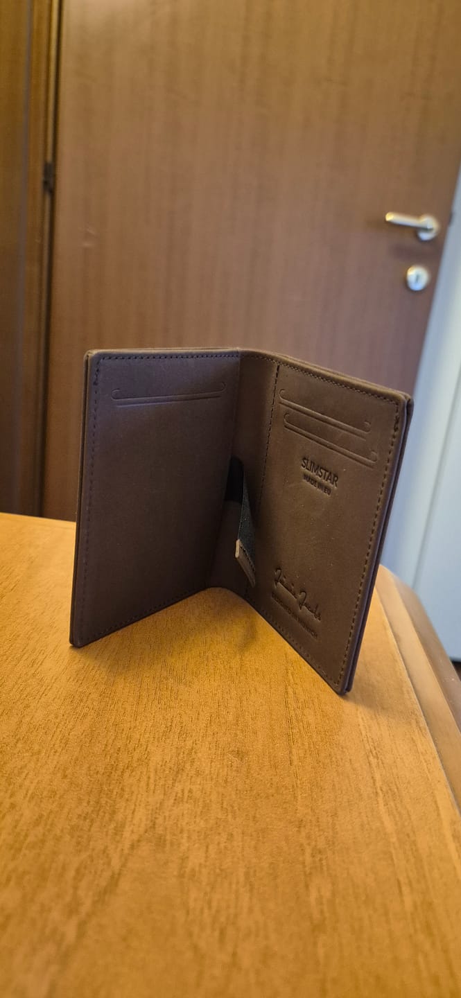 Customer photo review of Slimstar - slim wallet with small coin pocket