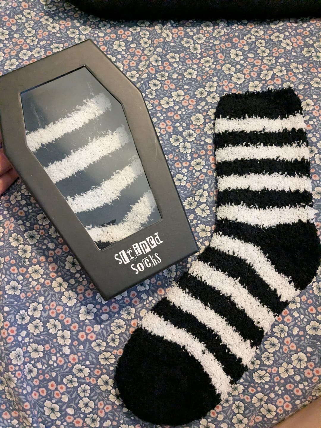 Customer photo review of Gestreifte Socken im Sarg Geschenkbox
