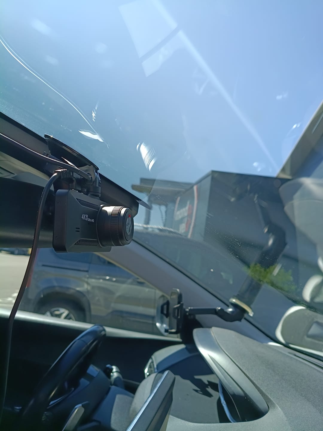Customer photo review of Dashcam 4K Pro – Enregistrement Ultra HD avec caméras avant/arrière, vision nocturne et surveillance 24h/24