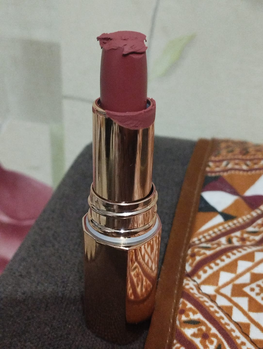 Customer photo review of O.TWO.O MISTY KISS LOCK COLOUR MATTE LIPSTICK