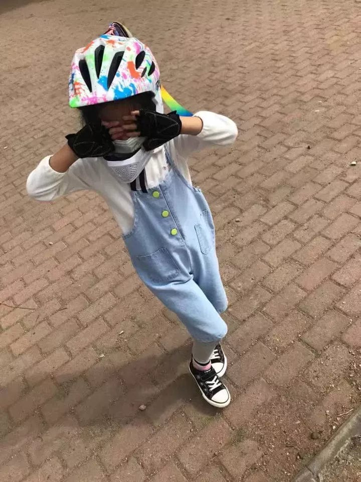 Customer photo review of 2-in-1 Kids Full-Face Helmet – Detachable Chin Guard, LED Safety Light & Ultra-Lightweight Protection