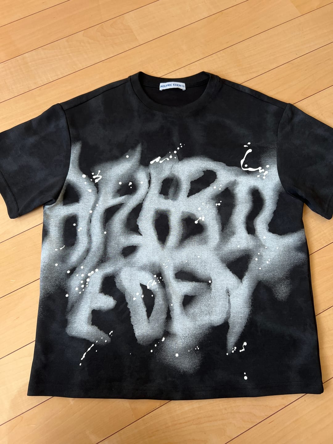 Customer photo review of Aelfric Eden Washed Abstract Graphic Tee