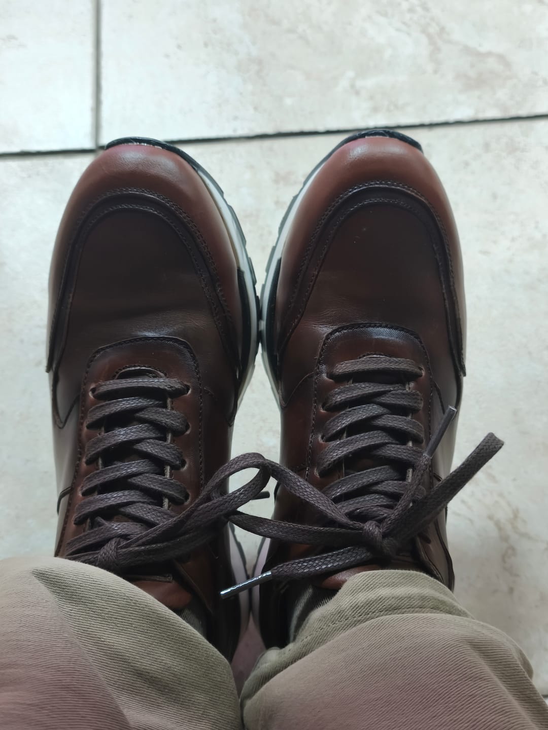 Customer photo review of Sneakers casual cuero mod 9100 -Roble